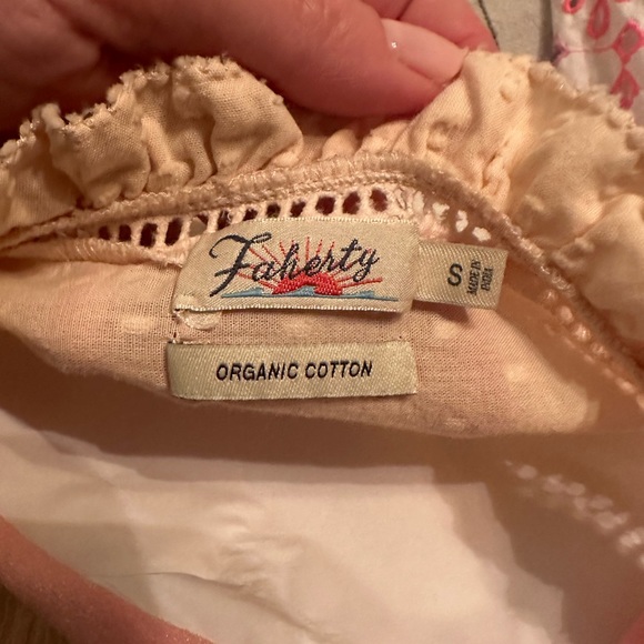 Peach 🍑 blouse - Picture 2 of 5